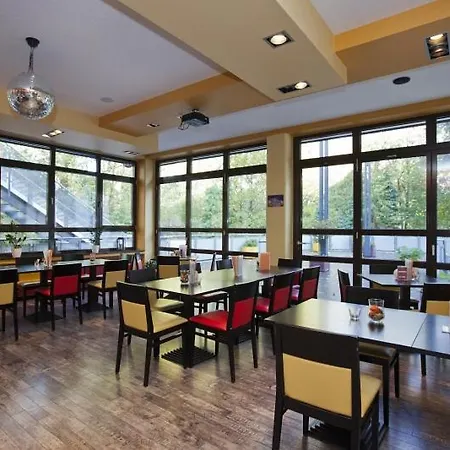 - 瑞尔城市青年旅舍 *